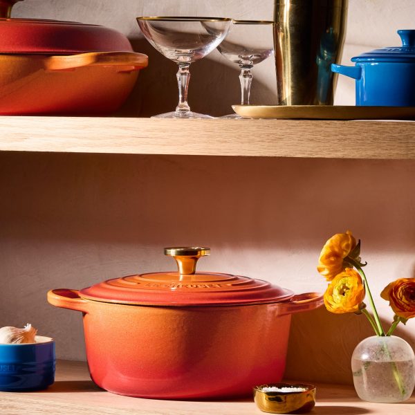 LE CREUSET Signature Round Dutch Oven 4.5qt Flamme Dorée w/ Crucible Knob - Image 4