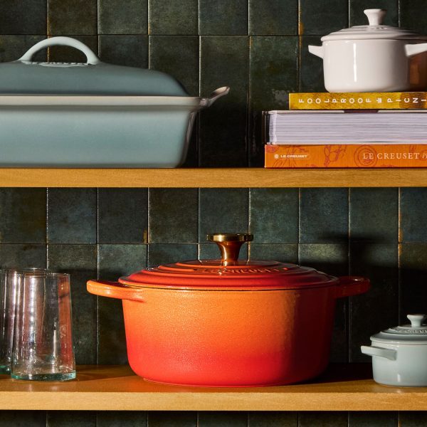 LE CREUSET Signature Round Dutch Oven 4.5qt Flamme Dorée w/ Crucible Knob - Image 2